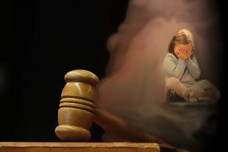 Firma de acuerdo de uso de salas especiales de los tribunales de santiago