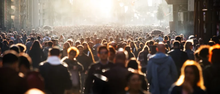 Blurred,crowd,of,unrecognizable,at,the,street