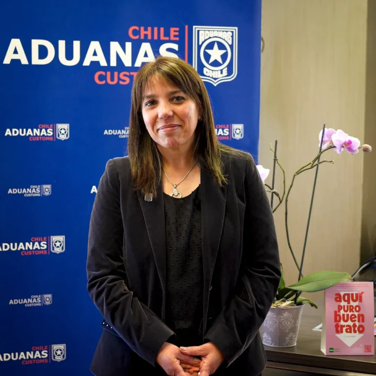 Directora servicio nacional de aduanas foto perfil
