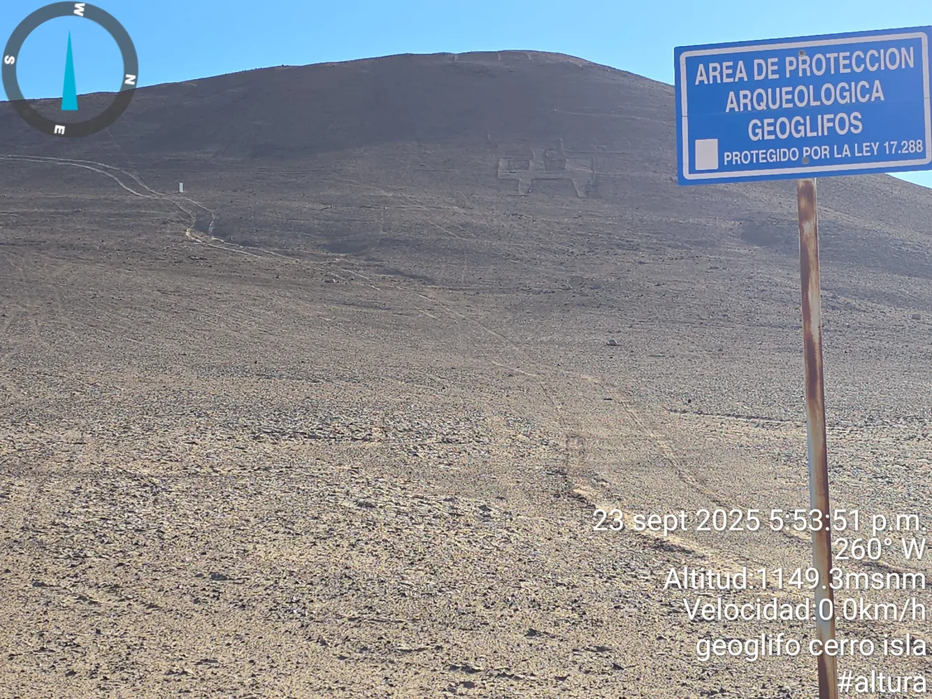 Foto geoglifos de cerro isla (2)