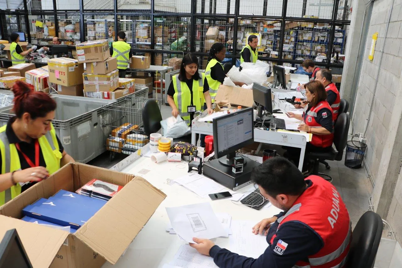 Aduana postal y correo
