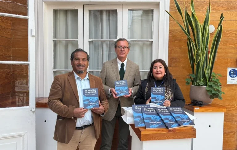 Entrega libro el morro de iquique