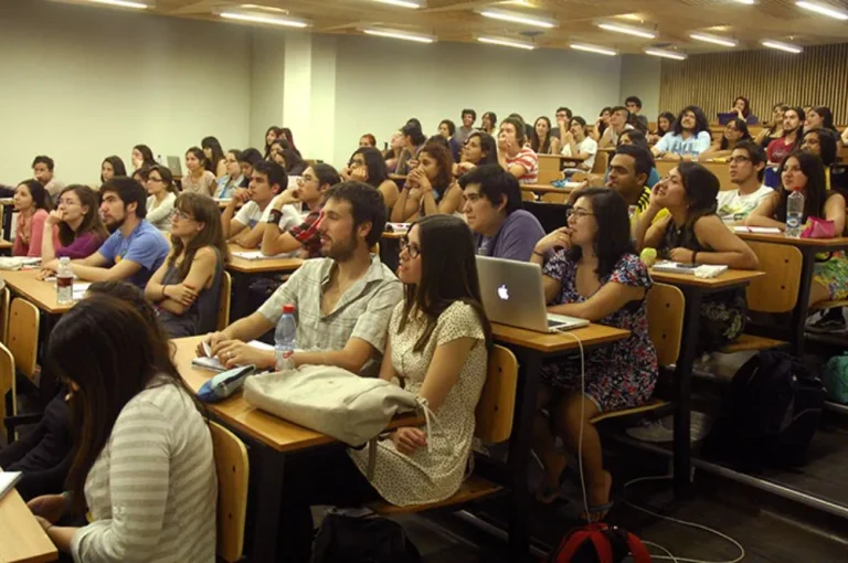 Universitarios