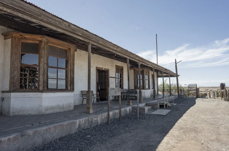 FICHAS PATRIMONIALES DE EDIFICIOS Y ESPACIOS PÚBLICO, Y PROPUESTAS DE RECORRIDOS, FACILITAN CONOCIMIENTO PARA UN PATRIMONIO VIVO EN SALITRERAS - CEI Noticias