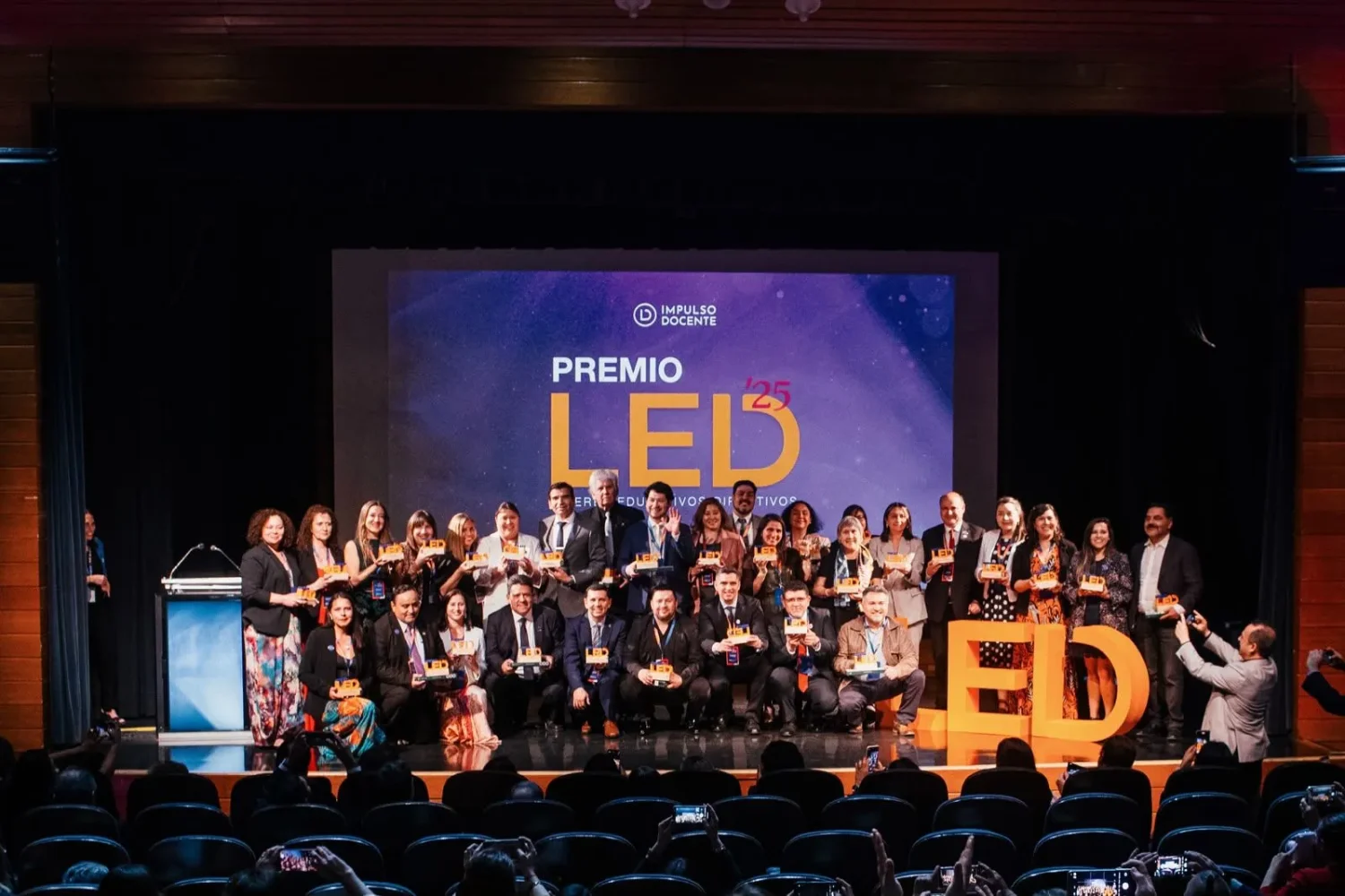 Desde Arica a Magallanes: 60 líderes educativos avanzan a la final del Premio LED 2026 - CEI Noticias