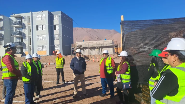 Familias conocieron departamento piloto de proyecto habitacional Brisas del Tamarugal II en Alto Hospicio - CEI Noticias