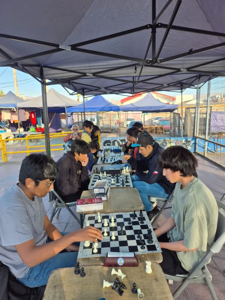 Municipalidad de Alto Hospicio potencia el ajedrez local con talleres gratuitos para niños y jóvenes - CEI Noticias