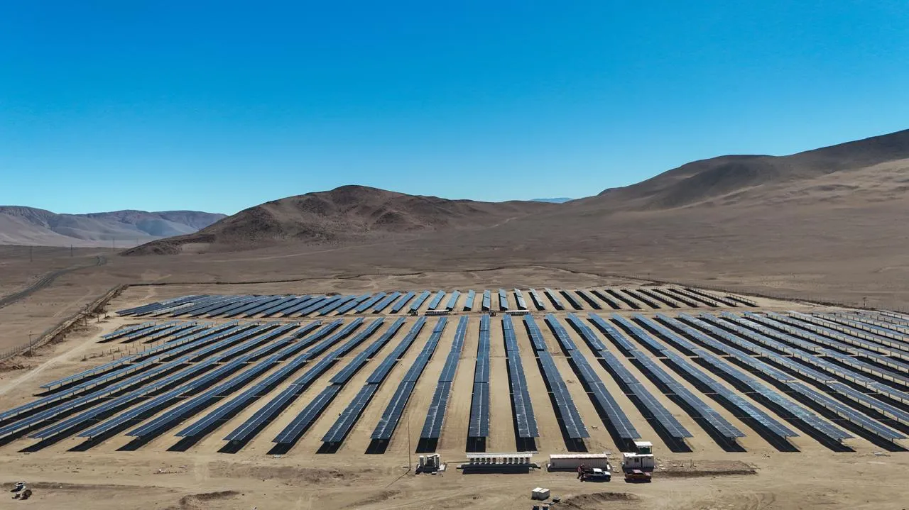 Alcalde promueve más plantas fotovoltaicas para aumentar descuentos en las cuentas de la luz - CEI Noticias
