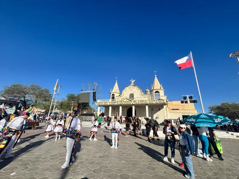 Municipalidad de Alto Hospicio apoya con agua potable a las agrupaciones religiosas locales durante la Fiesta de La Tirana - CEI Noticias