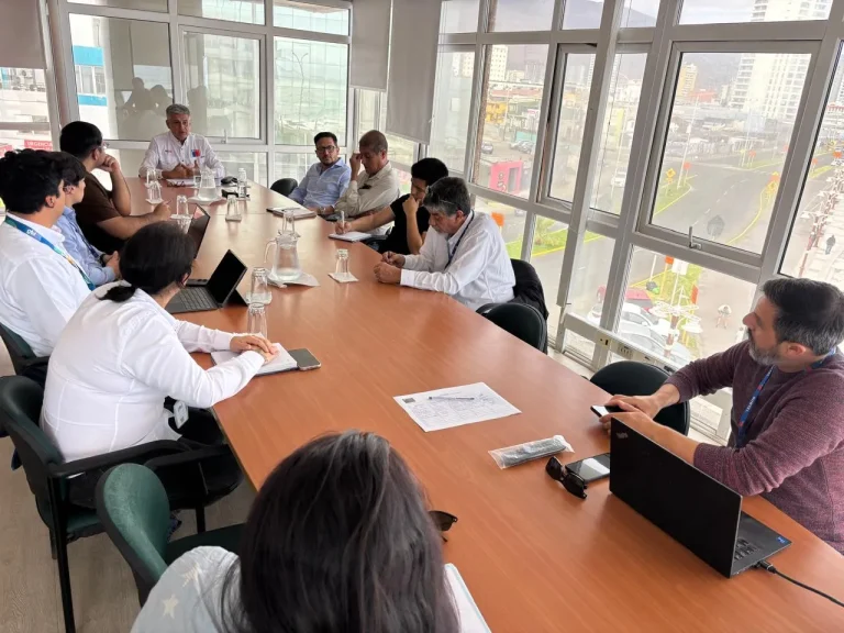 Seremi de Transportes y Telecomunicaciones encabezó primera mesa de coordinación para el retiro de cables en desuso en Iquique - CEI Noticias