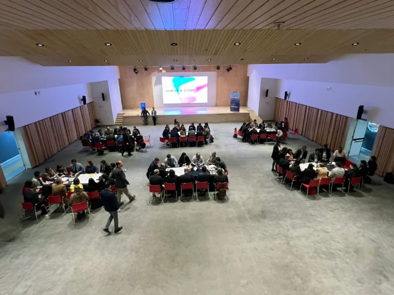 DELEGADA PRESIDENCIAL ADRIANA TAPIA ENCABEZÓ DIÁLOGO REGIONAL <div>EN TARAPACÁ PARA IMPULSAR LA AGENDA DE TRANSFORMACIÓN DEL </div><div>ESTADO 2026-2030 “CHILE VUELVE A CREER” </div> - CEI Noticias