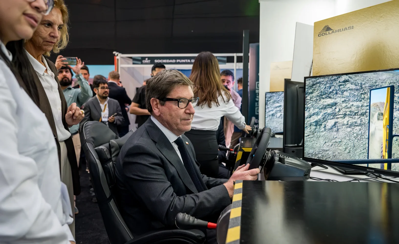 Biministro en stand collahuasi cimit 2026