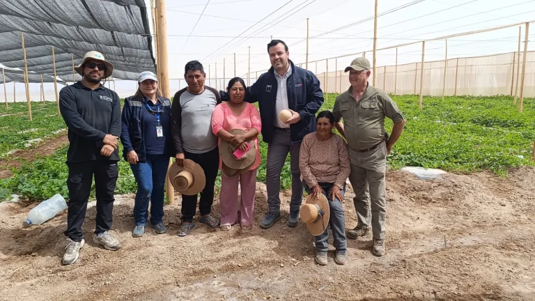 Director visitó a agricultores de huara 02