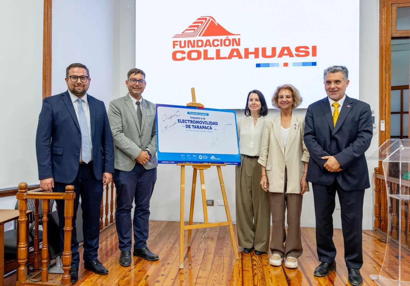 Firma convenio taxis eléctricos02