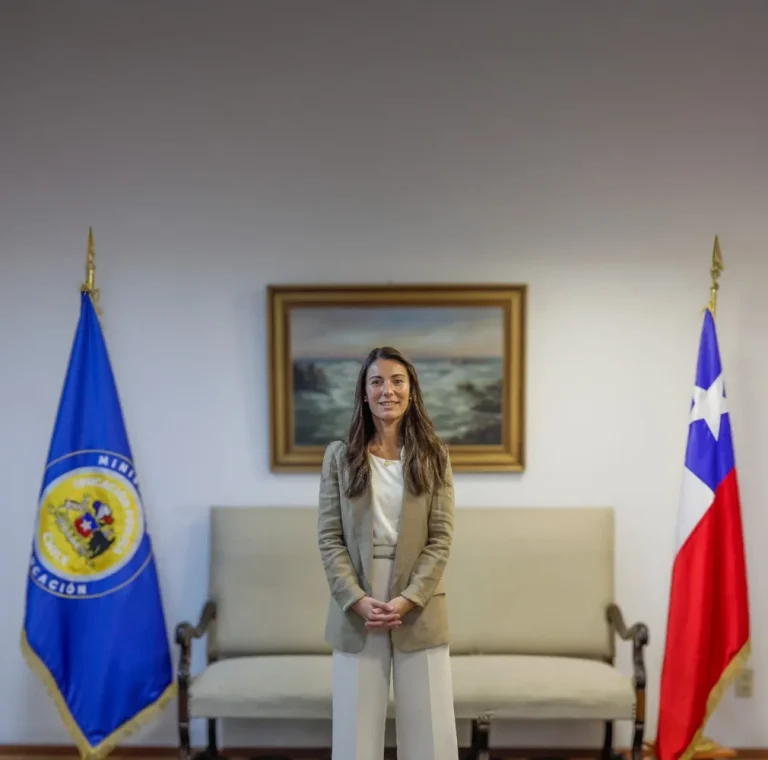 Ministra maría paz arzola
